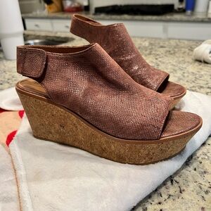 Johnston & Murphy mauve sparkle  Textured Wedges